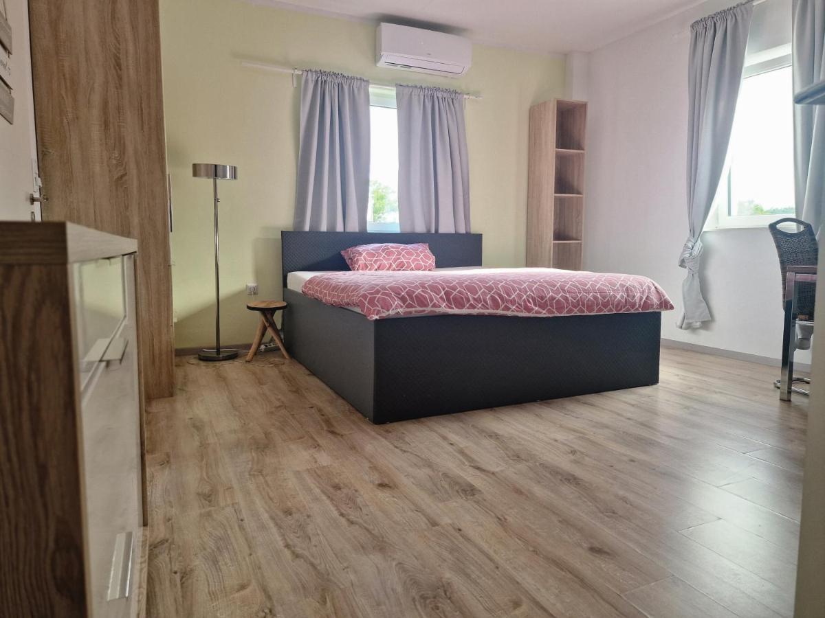 Ibo-Apart 1 Zimmer Apartment In Herzogenaurach Eksteriør bilde